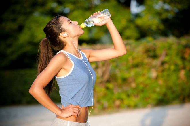 uống nước khi tập thể dục